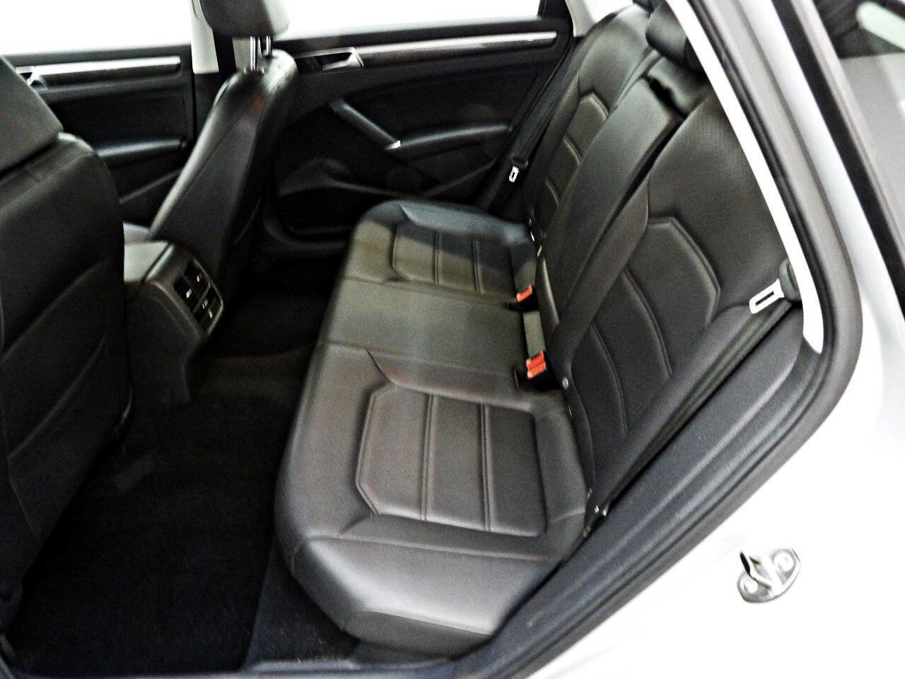 Used 2017 Volkswagen Passat 1.8T SE image 10