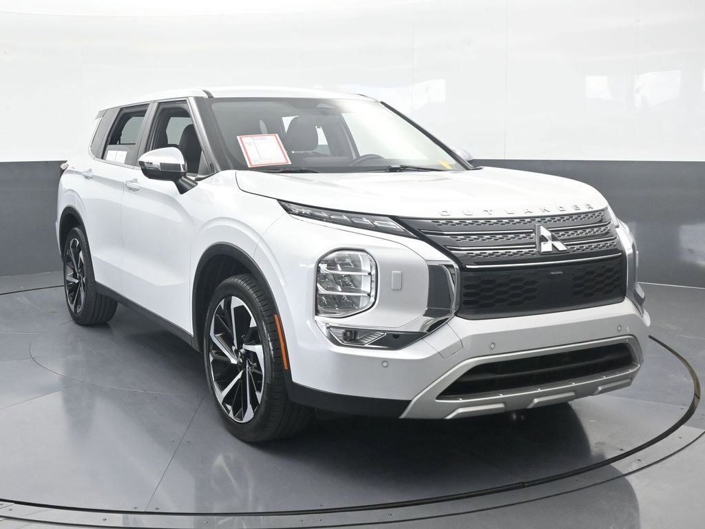 Used 2022 Mitsubishi Outlander SE image 9