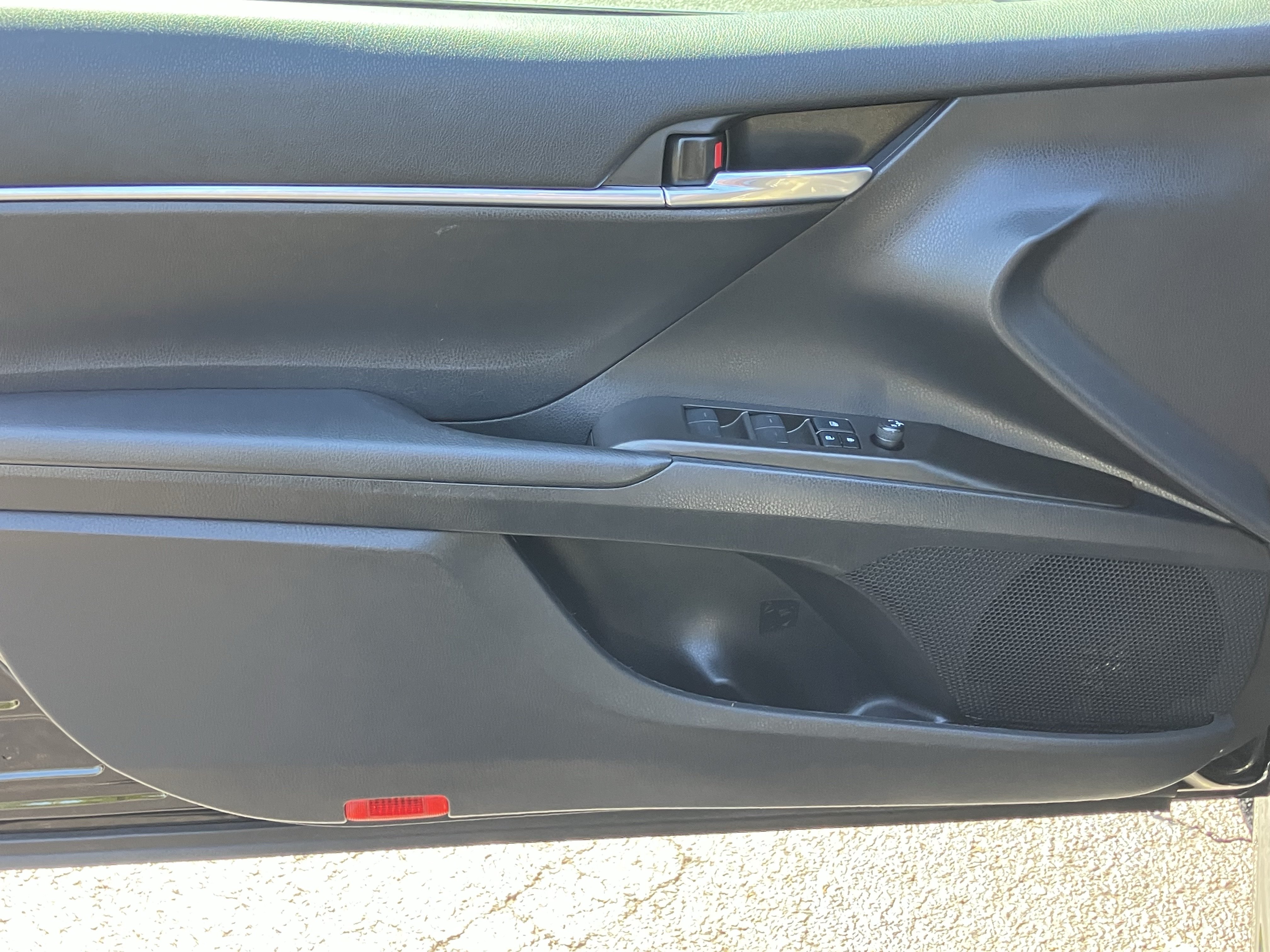 Used 2022 Toyota Camry SE FWD image 14
