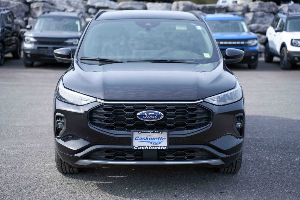 Certified 2023 Ford Escape ST-Line Select w/ Tech Pack #2 image 2