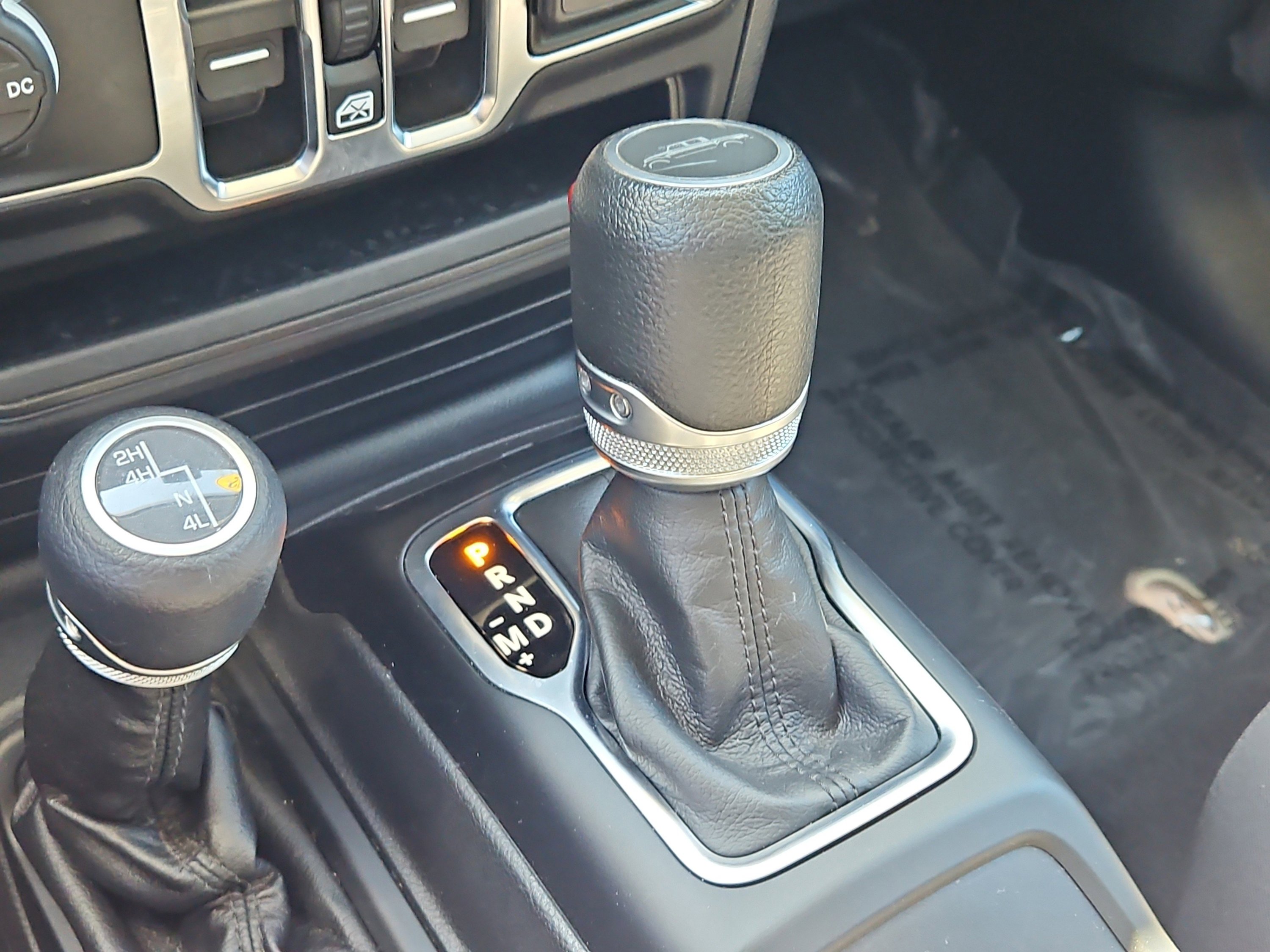 Used 2022 Jeep Gladiator Willys image 26