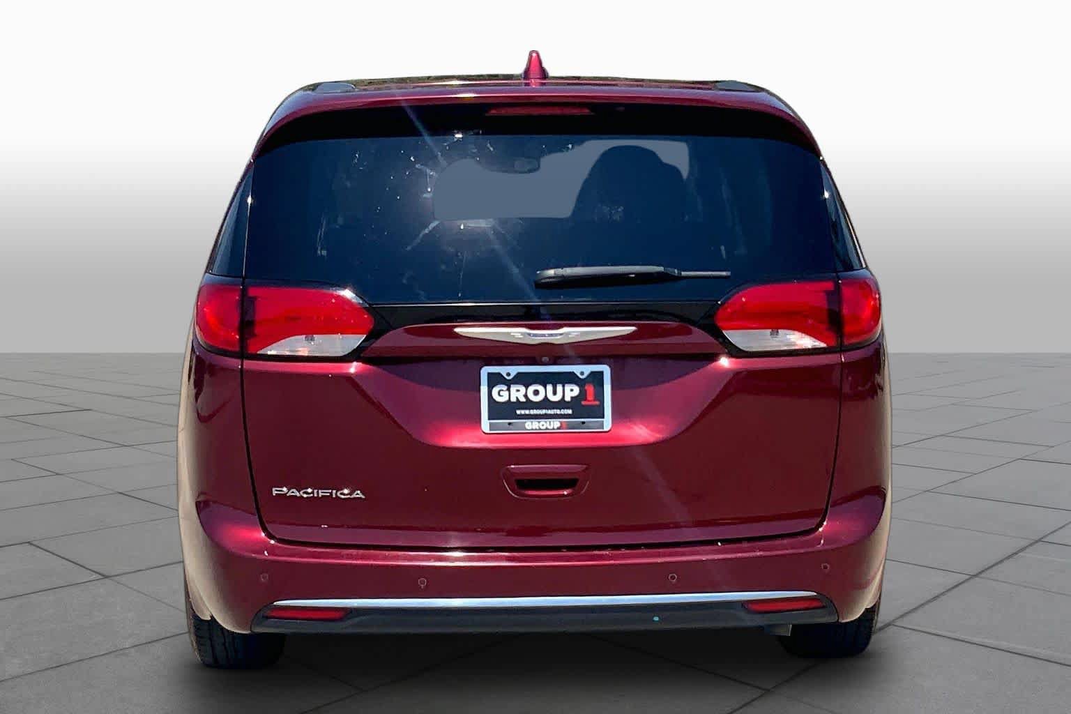 Used 2018 Chrysler Pacifica Touring Plus w/ Tire & Wheel Group FWD image 5