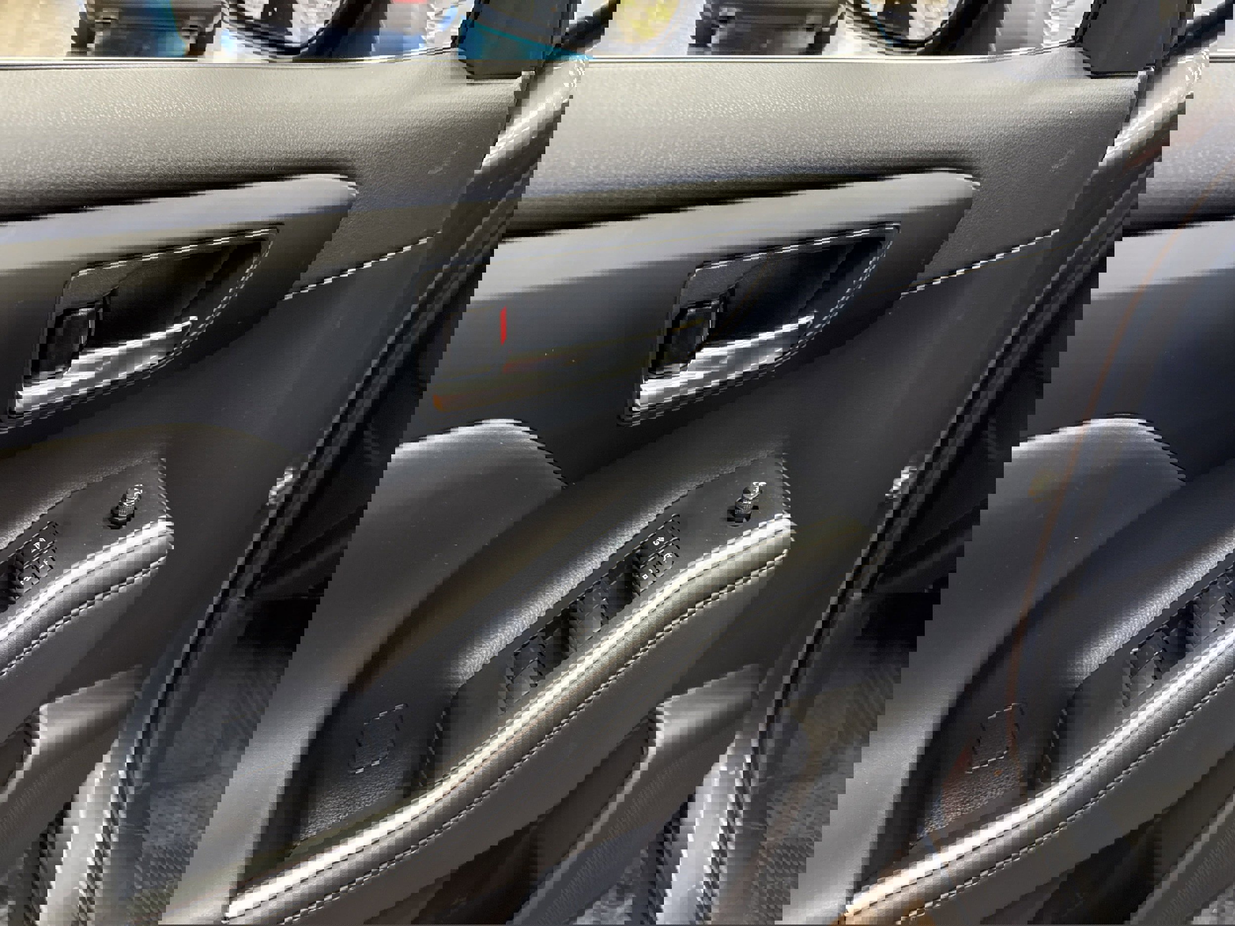 Used 2022 Toyota Highlander XLE image 28