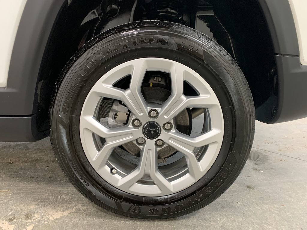 Used 2025 Jeep Compass Latitude w/ Sun & Sound Group image 4