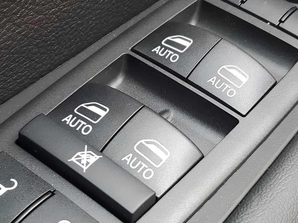 New 2026 Chrysler Voyager LX FWD image 33