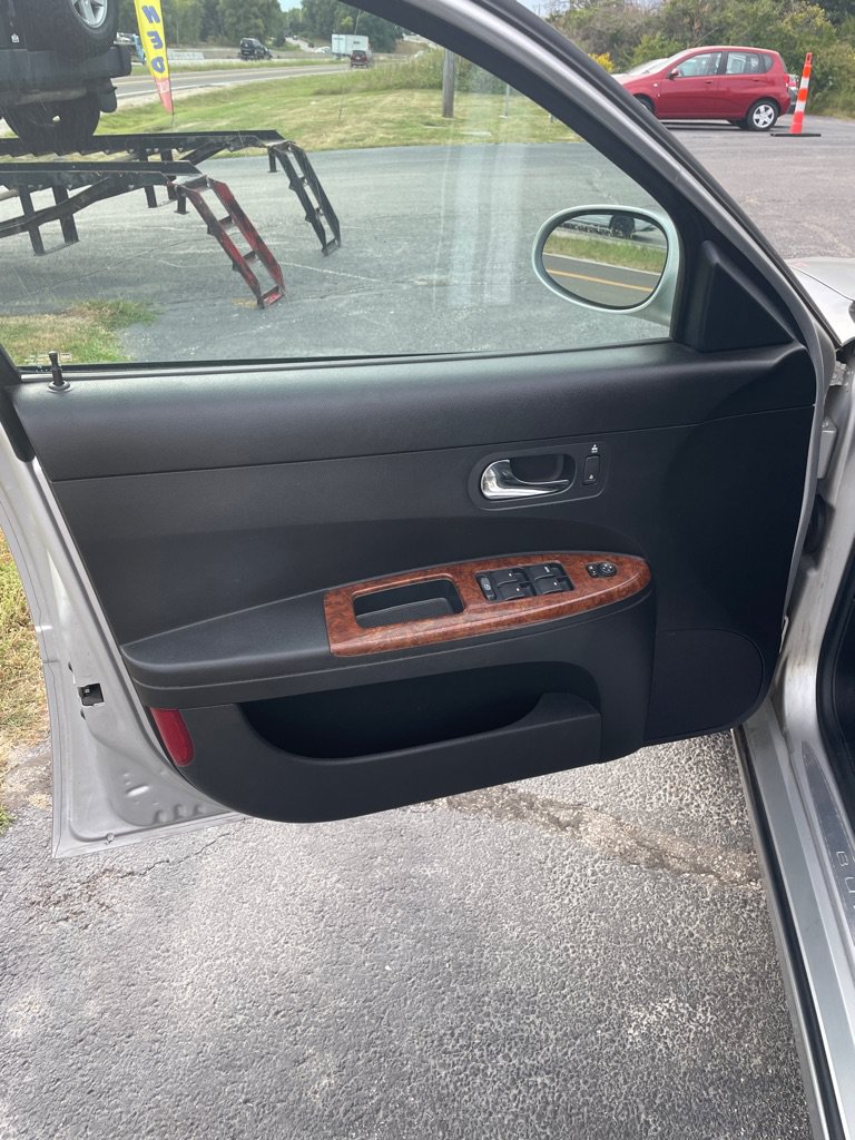 Used 2005 Buick LaCrosse CXL w/ Chrome Appearance Package FWD image 10