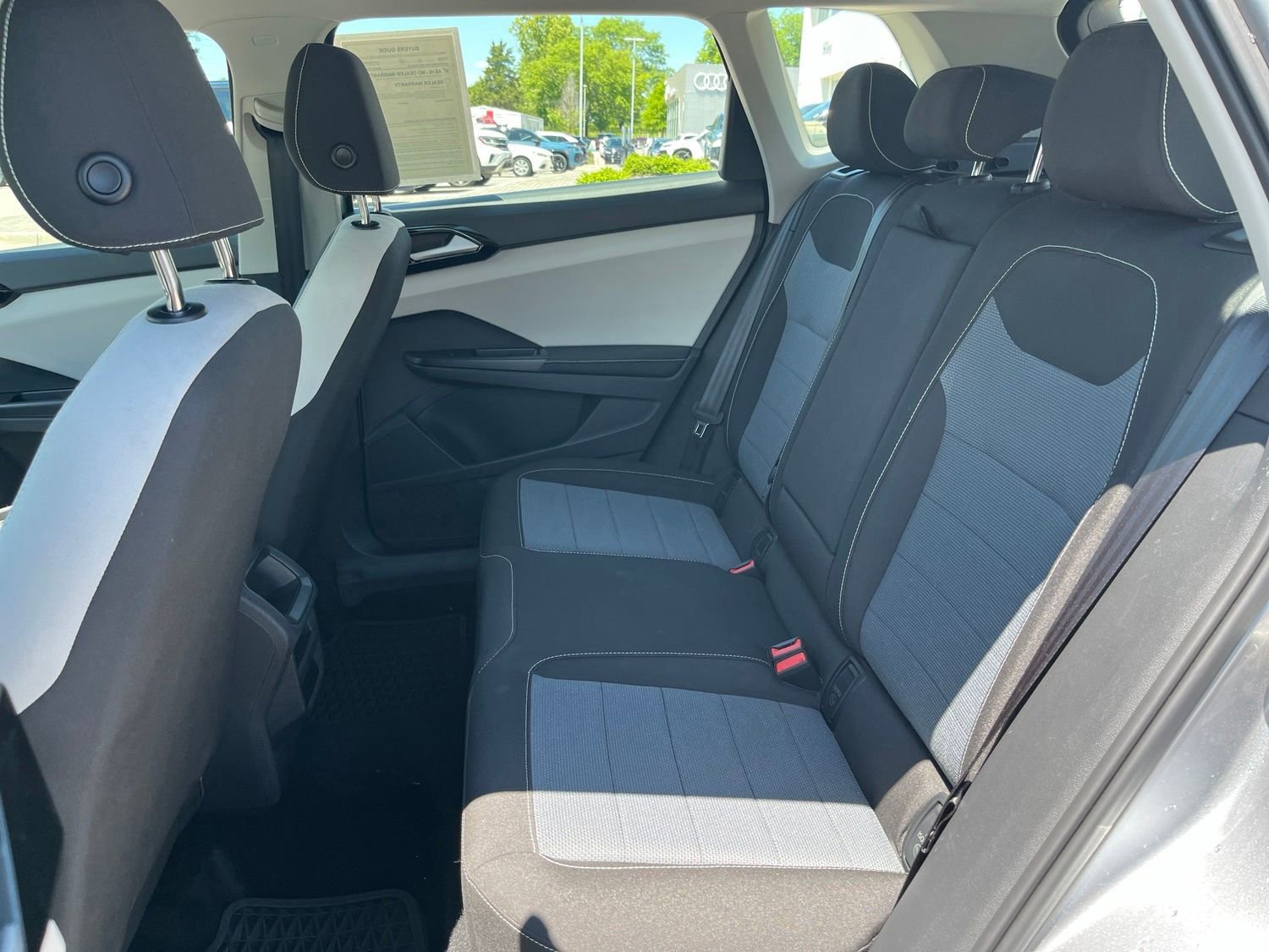 Certified 2025 Volkswagen Taos S FWD image 29