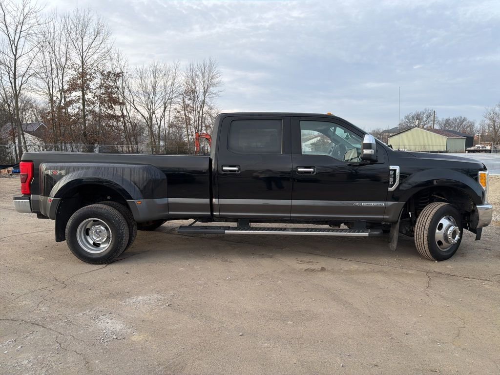 Used 2017 Ford F350 Lariat w/ Chrome Package image 2