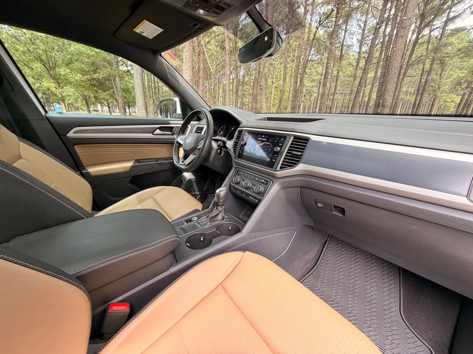 Used 2021 Volkswagen Atlas Cross Sport SE w/ Panoramic Sunroof Package FWD image 20