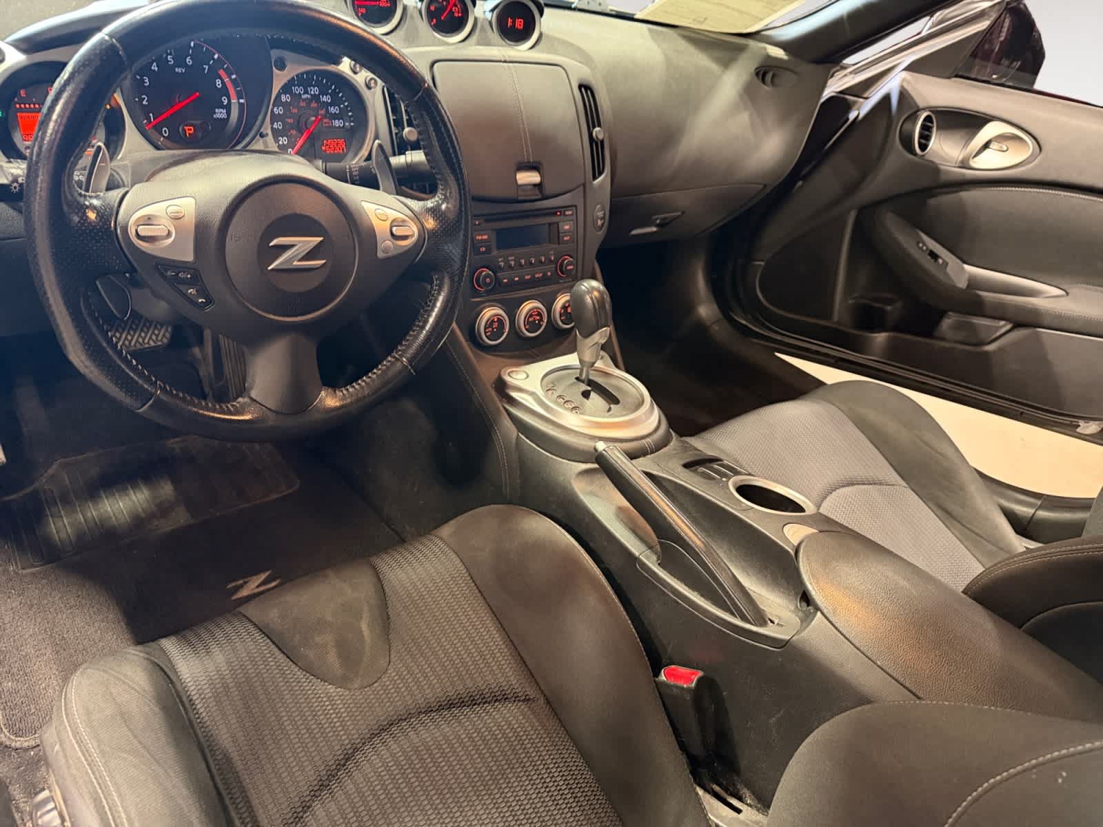 Used 2016 Nissan 370Z Coupe RWD image 11