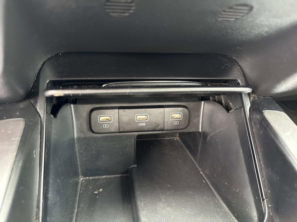 Used 2023 Kia Sorento LX image 25