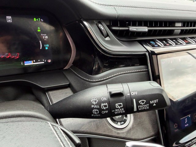 Used 2023 Jeep Grand Cherokee Overland AWD/4WD image 38