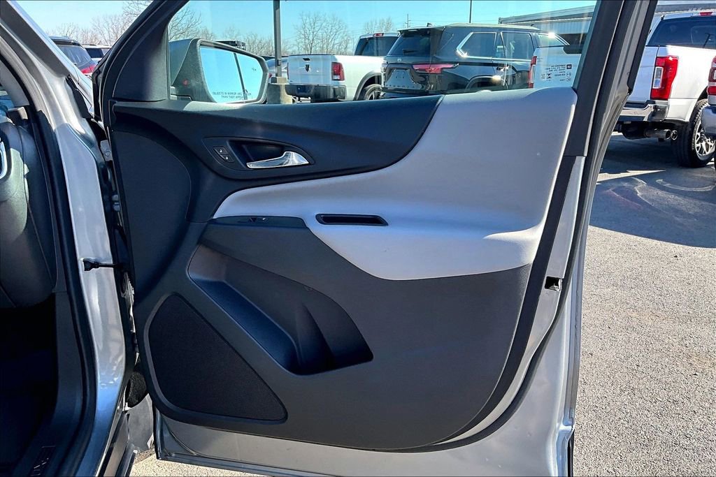 Used 2024 Chevrolet Equinox LT image 32