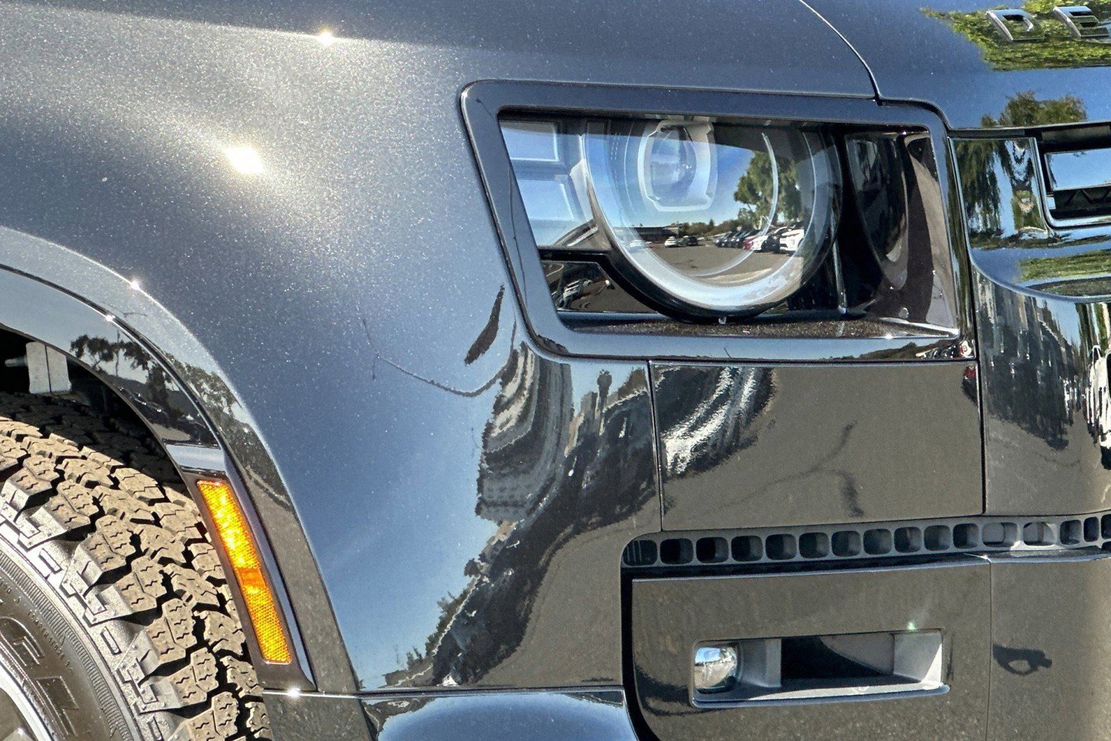 New 2026 Land Rover Defender 130 X-Dynamic SE image 10