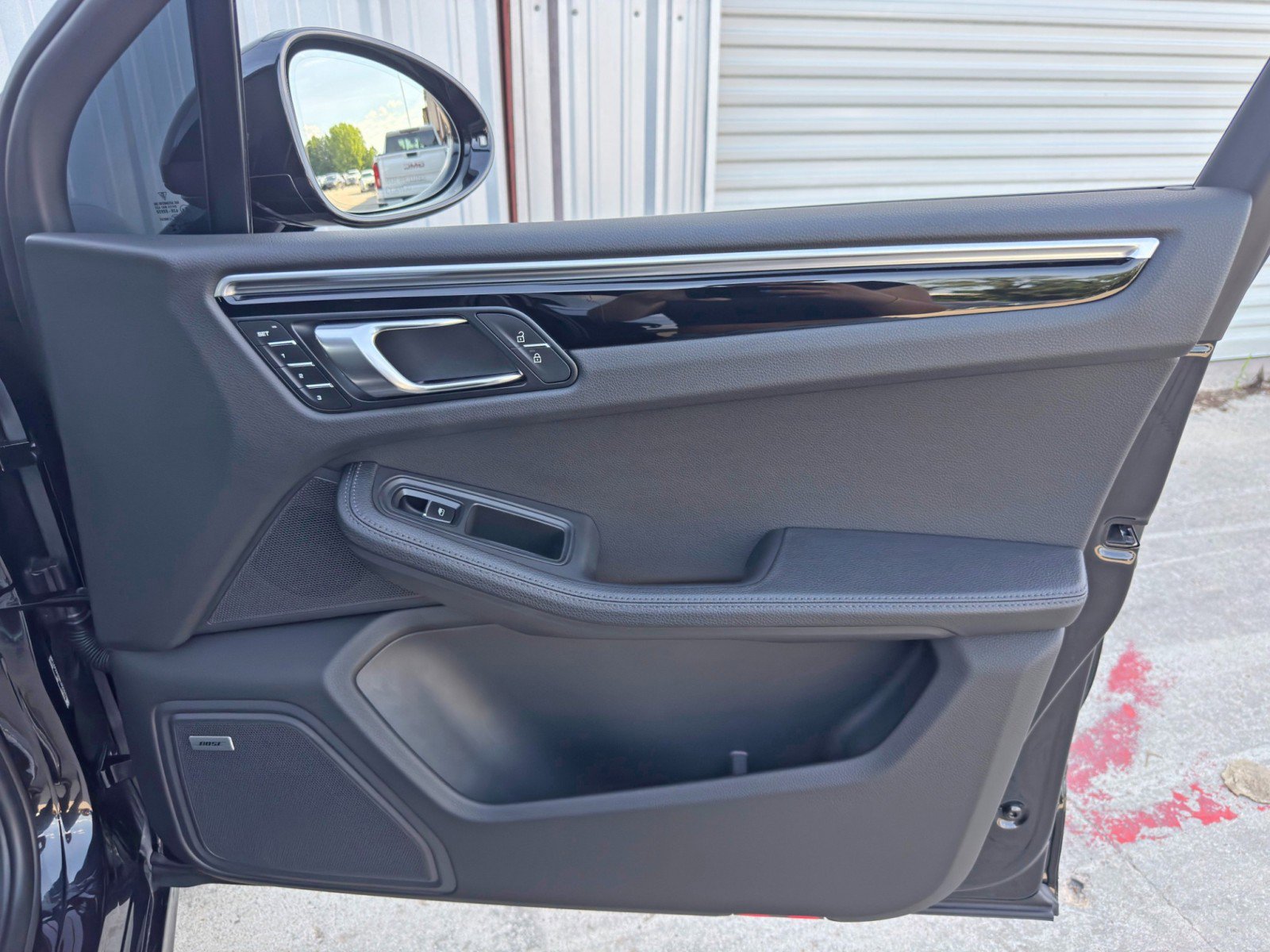 Used 2024 Porsche Macan image 42