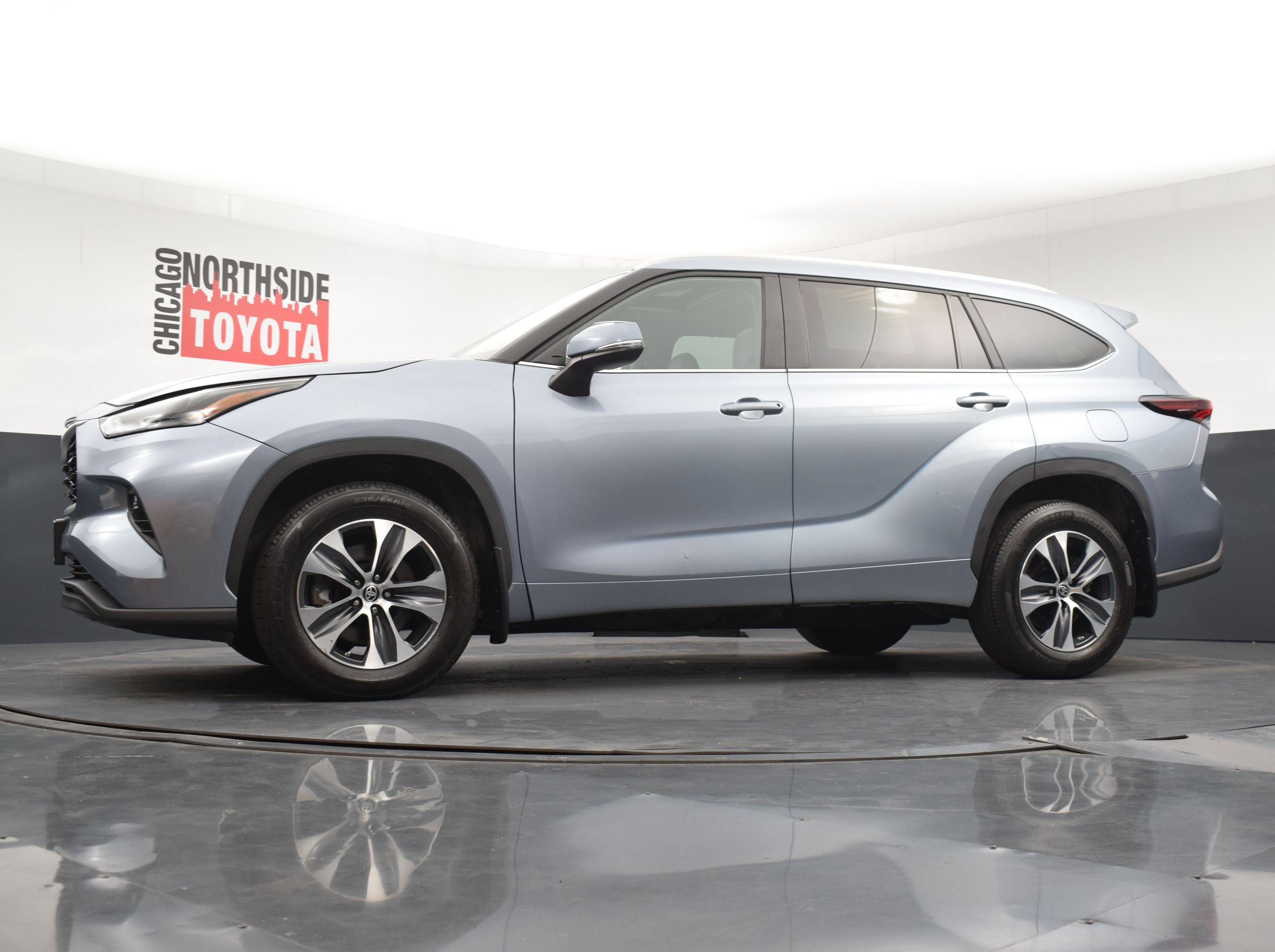 Used 2024 Toyota Highlander XLE AWD/4WD image 29