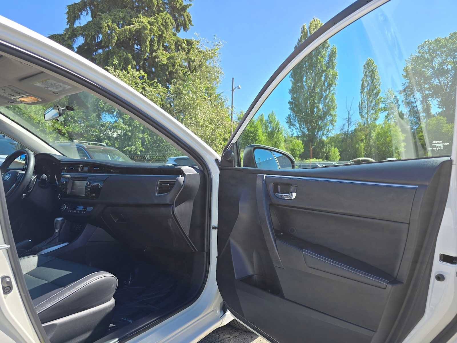 Used 2015 Toyota Corolla S Premium FWD image 10