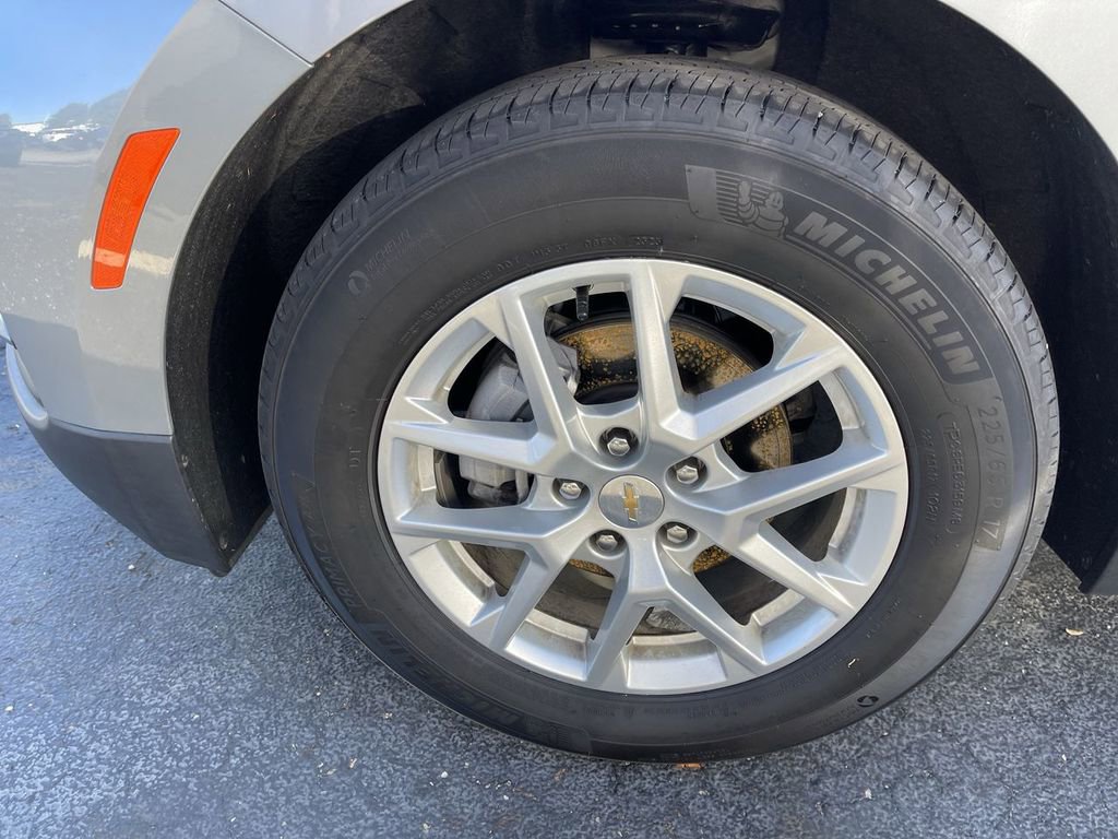Used 2024 Chevrolet Equinox LS w/ LS Convenience Package FWD image 2