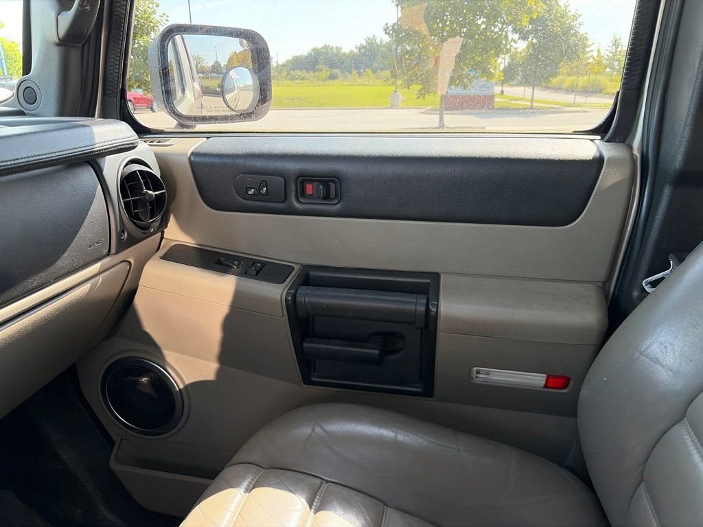 Used 2005 HUMMER H2 SUT w/ Preferred Equipment Group AWD/4WD image 18