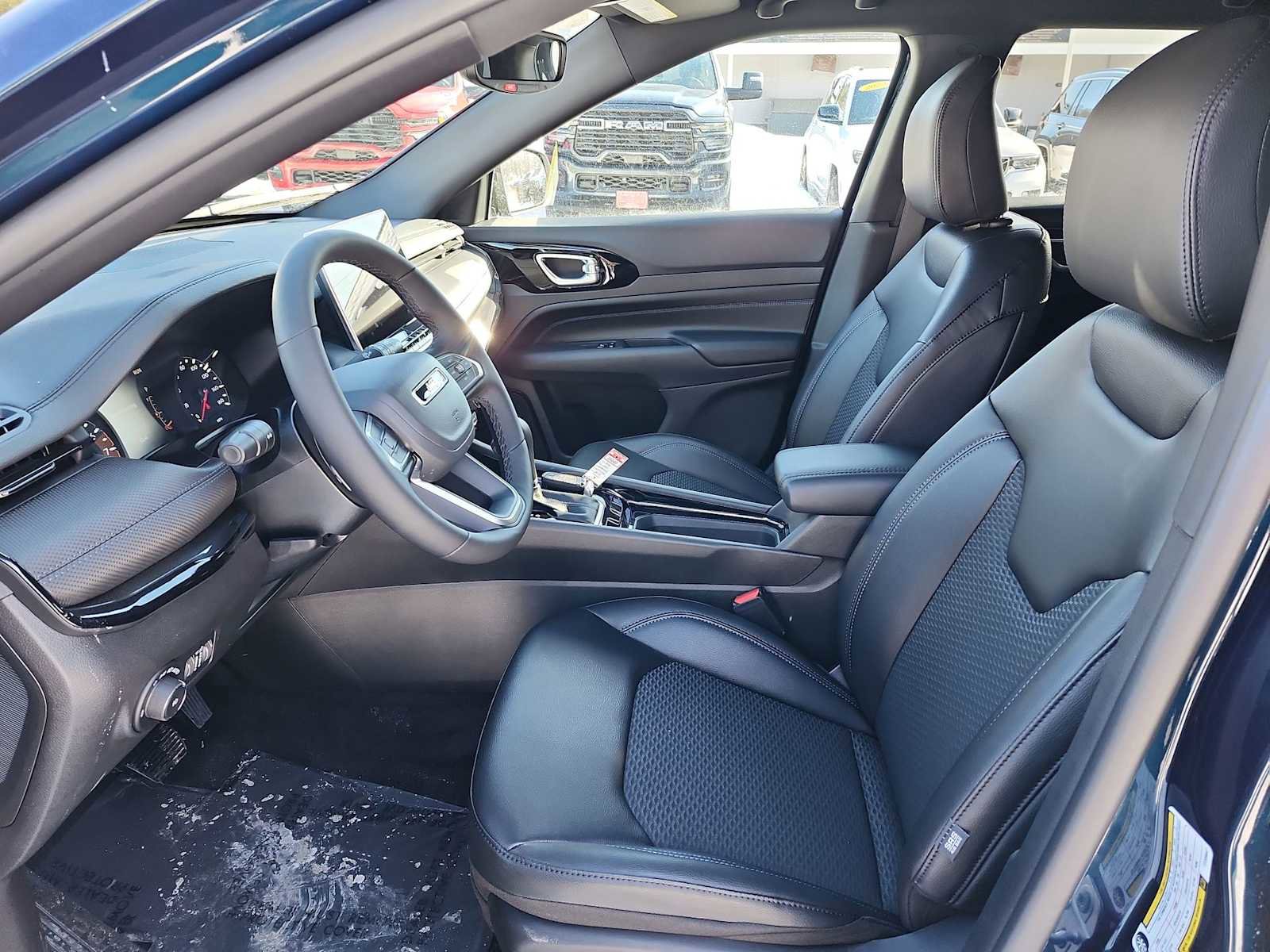 New 2026 Jeep Compass Latitude image 11