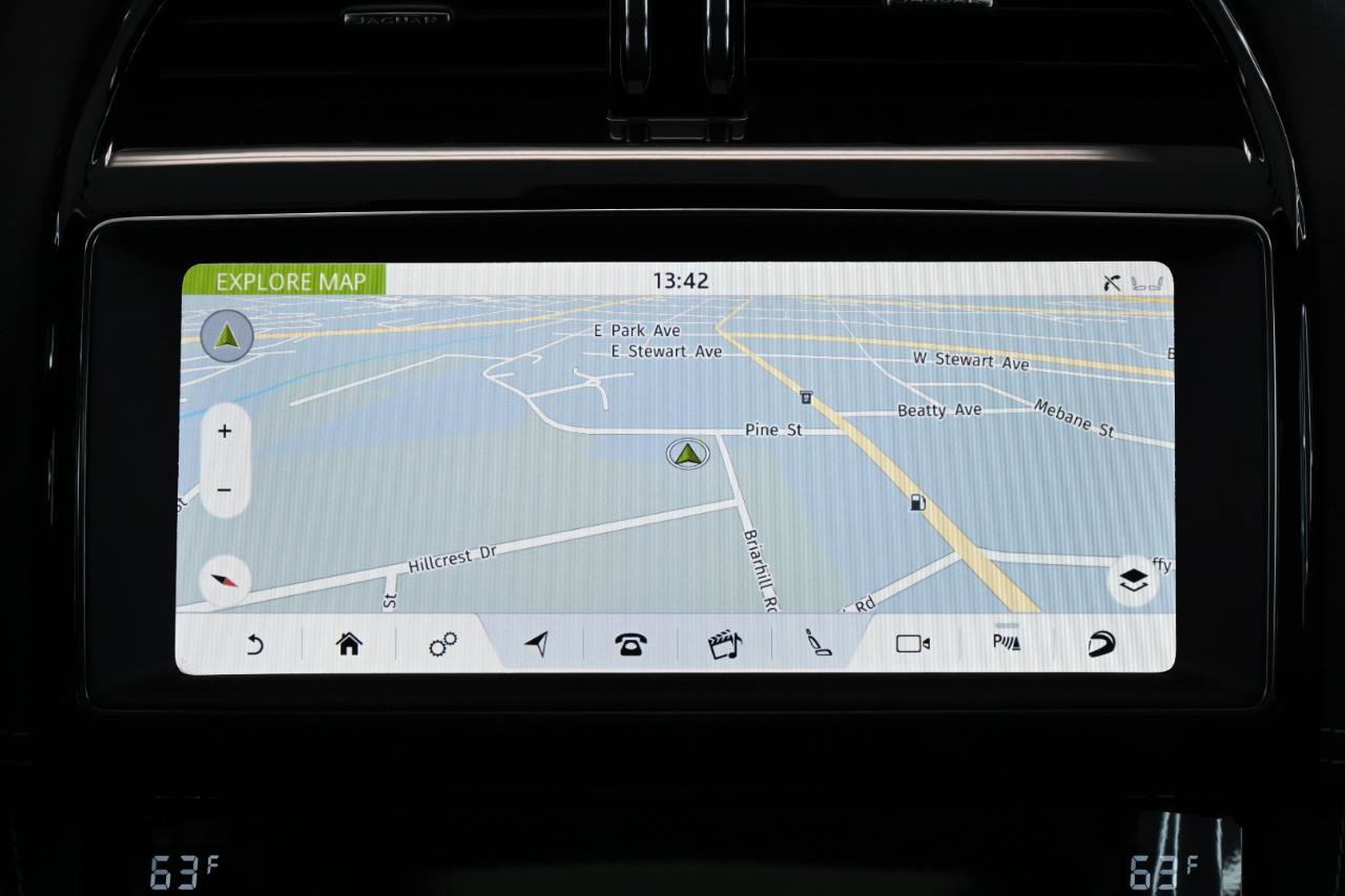 Used 2020 Jaguar F-PACE SVR image 31