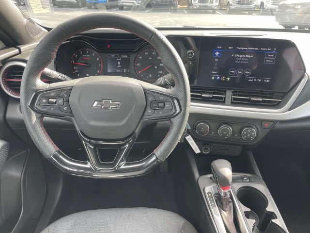 Used 2025 Chevrolet Trax RS w/ Driver Confidence Package FWD image 13