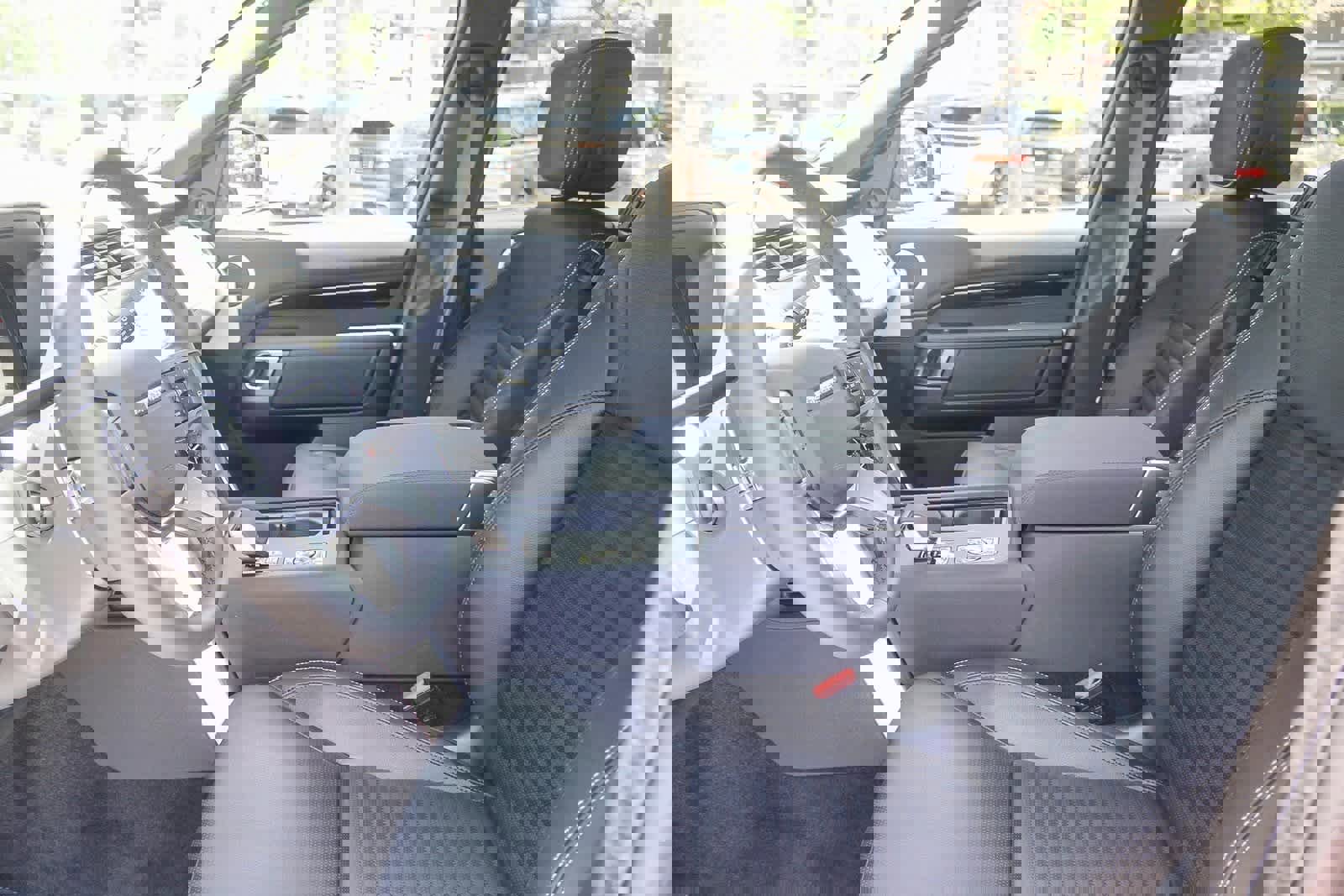 New 2025 Land Rover Discovery S image 21