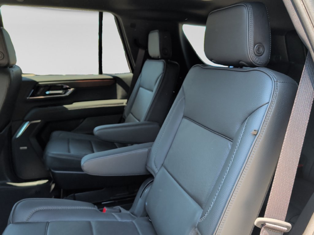 Used 2025 GMC Yukon Denali AWD/4WD image 31