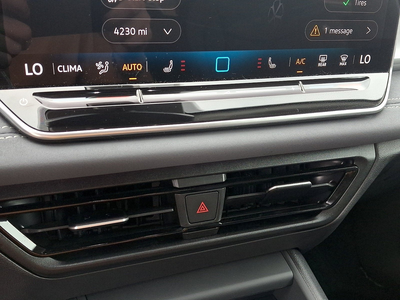 Used 2026 Volkswagen Tiguan SE FWD image 16