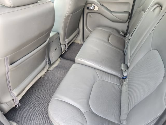 Used 2015 Nissan Frontier SL RWD image 30