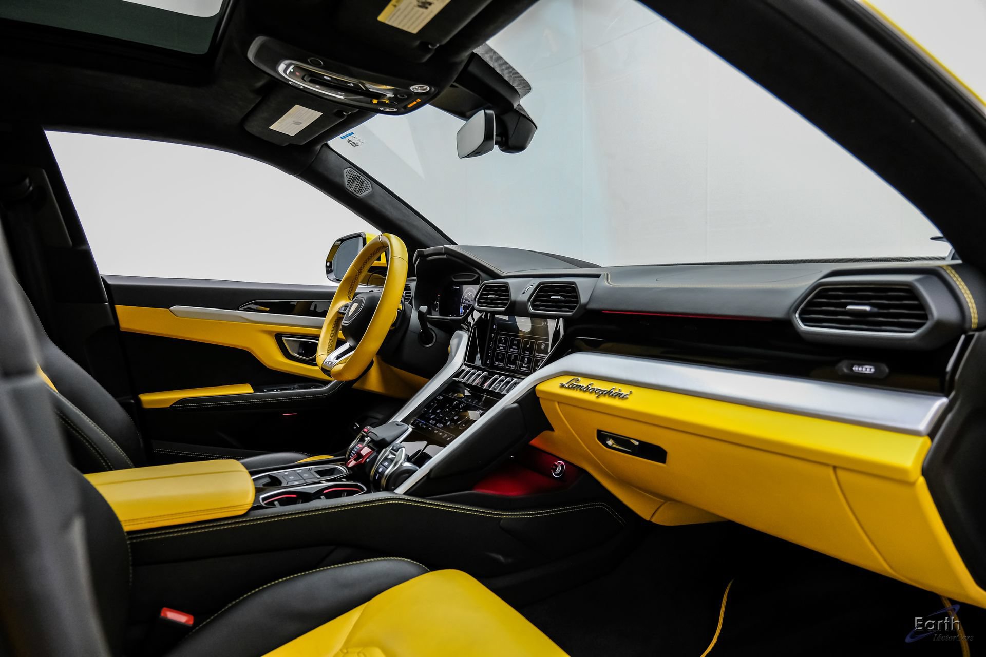 Used 2021 Lamborghini Urus AWD/4WD image 49