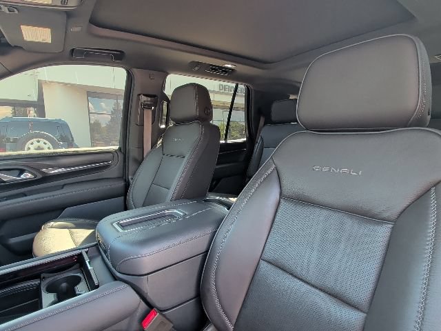Used 2021 GMC Yukon Denali w/ Denali Ultimate Package AWD/4WD image 9