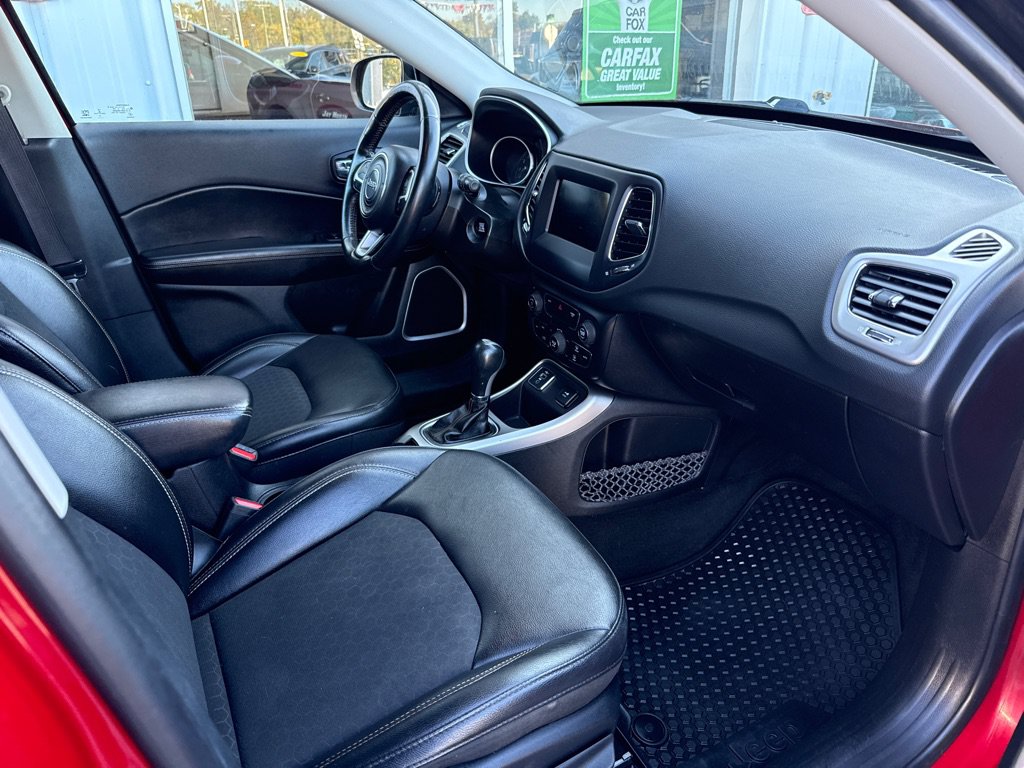 Used 2019 Jeep Compass Latitude w/ Popular Equipment Group FWD image 15