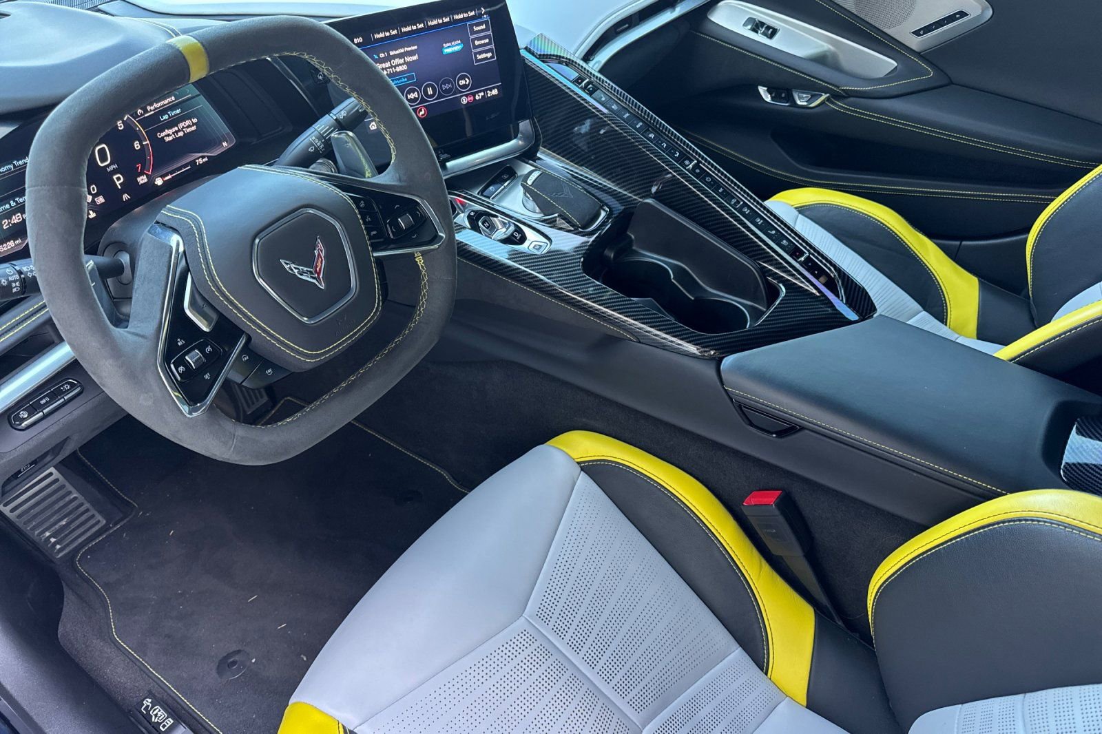 Used 2022 Chevrolet Corvette Stingray Premium Cpe w/ Z51 Performance Package image 11