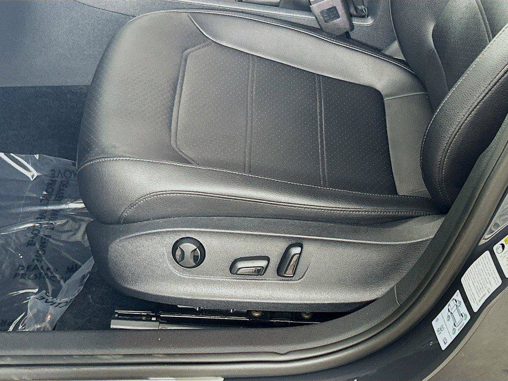Used 2018 Volkswagen Passat 2.0T R-Line w/ R-Line Lighting Package FWD image 19