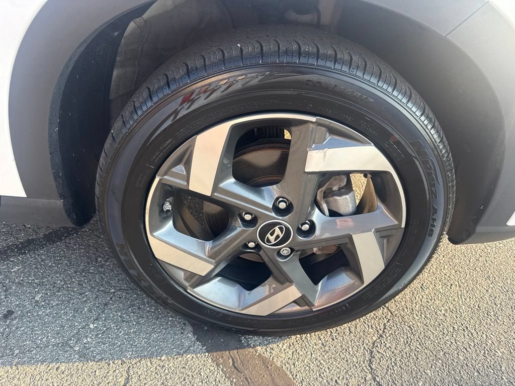 Used 2024 Hyundai Venue Limited FWD image 10