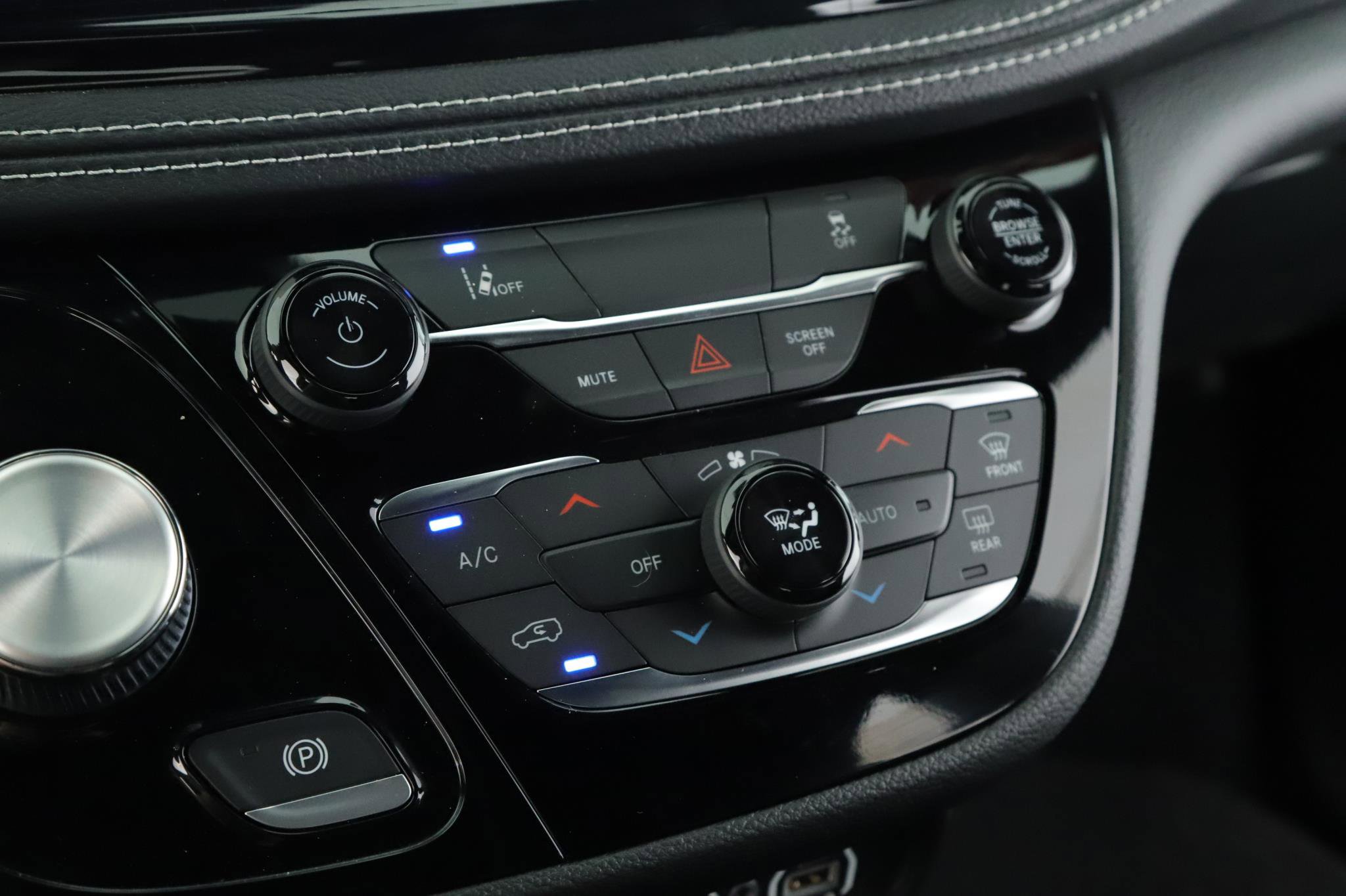 Used 2022 Chrysler Pacifica Touring-L w/ S Appearance Package image 16