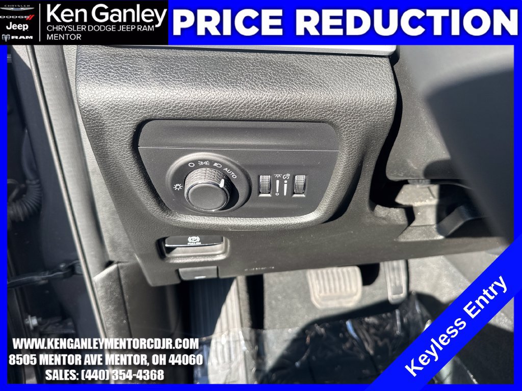 Used 2024 Jeep Grand Cherokee Altitude AWD/4WD image 15