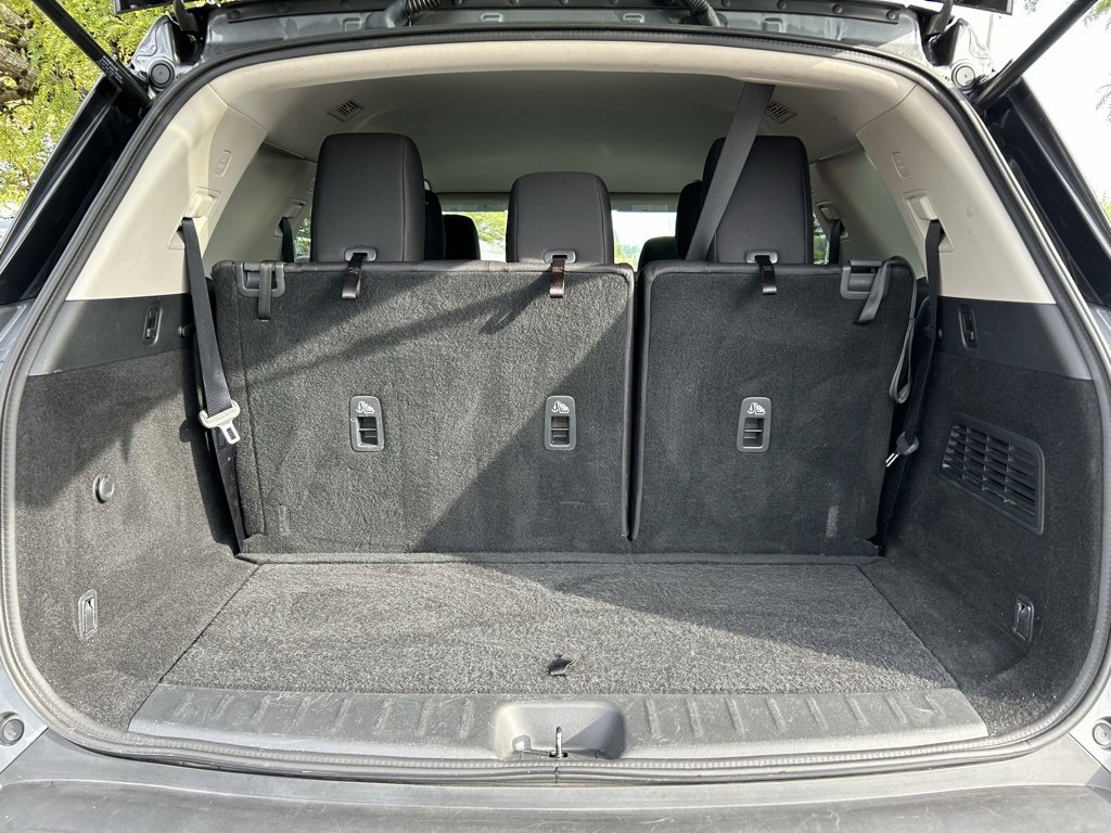 Used 2022 Nissan Pathfinder SV image 7