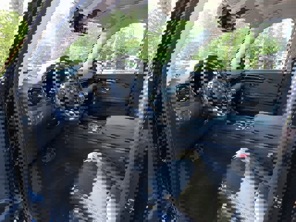 New 2025 Honda Pilot Touring image 2