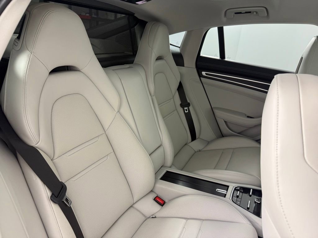Certified 2022 Porsche Panamera 4 Platinum Edition image 18