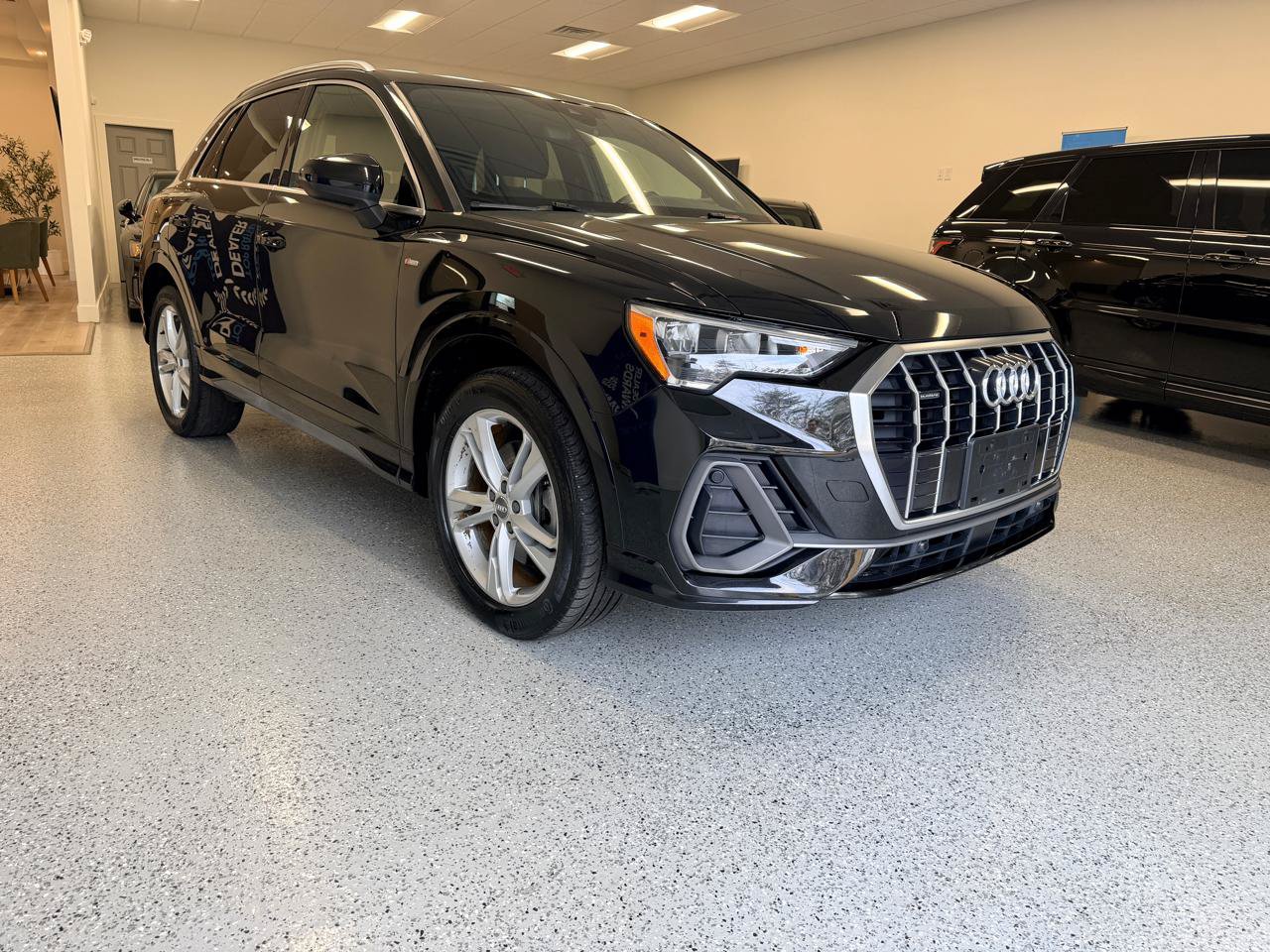 Used 2020 Audi Q3 2.0T Premium w/ Convenience Package AWD/4WD image 11