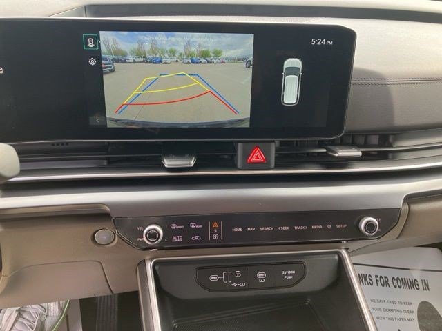 Used 2025 Kia Carnival FWD image 21