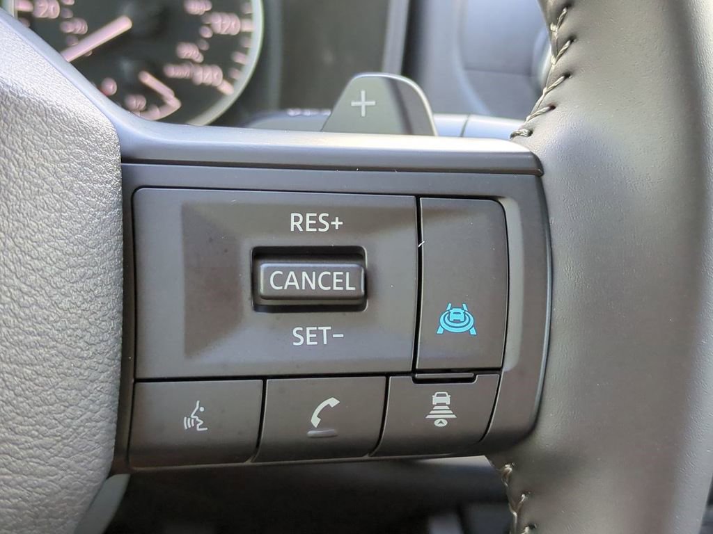 Certified 2025 Nissan Rogue SV image 25