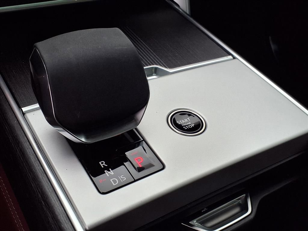 Used 2025 Land Rover Range Rover Autobiography image 22