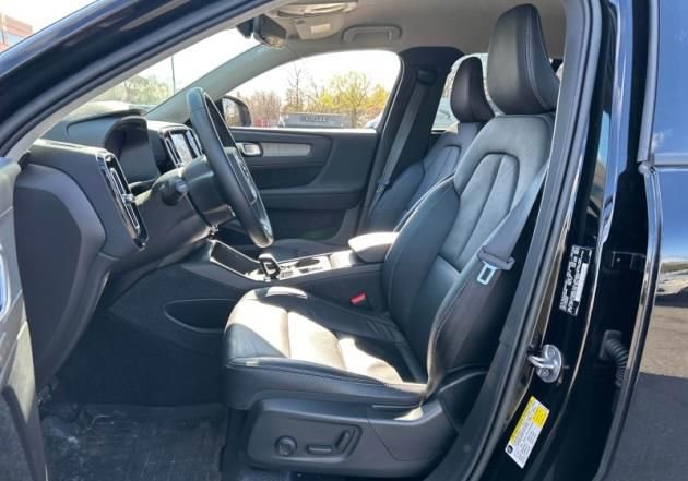 Certified 2023 Volvo XC40 B5 Core w/ Convenience Package AWD/4WD image 5