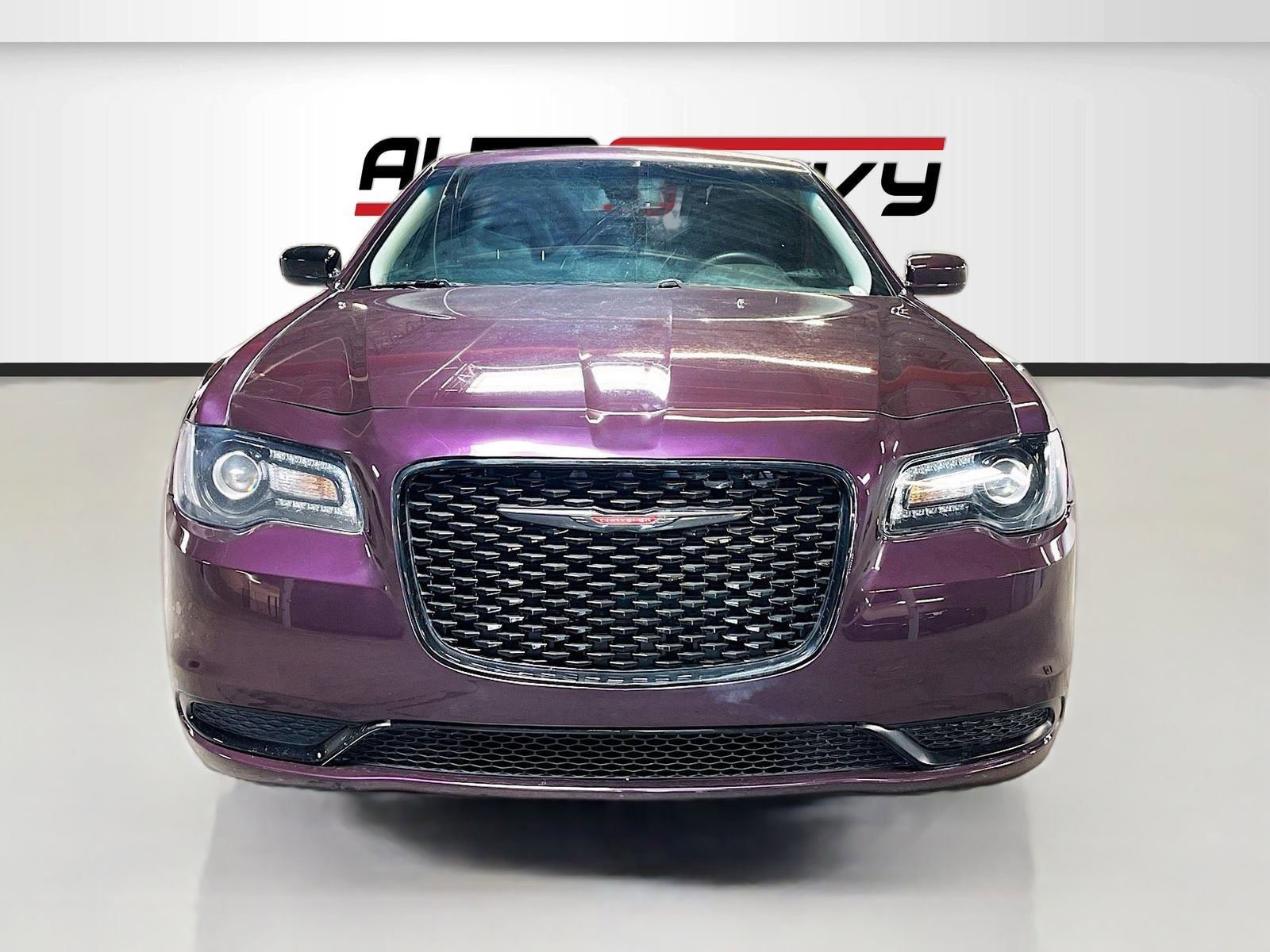 Used 2021 Chrysler 300 Touring w/ Sport Appearance Package image 2