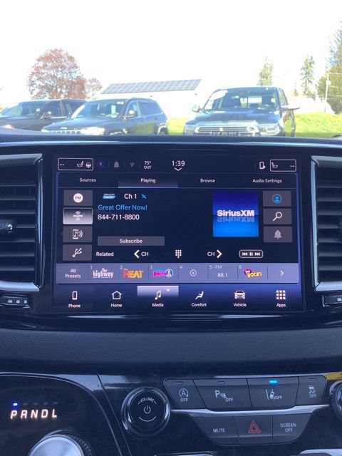 Certified 2025 Chrysler Pacifica Select FWD image 26