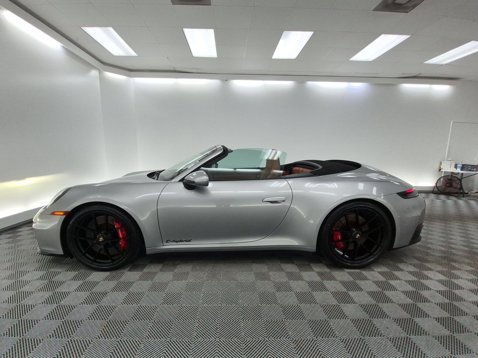 Used 2025 Porsche 911 Carrera GTS RWD image 2