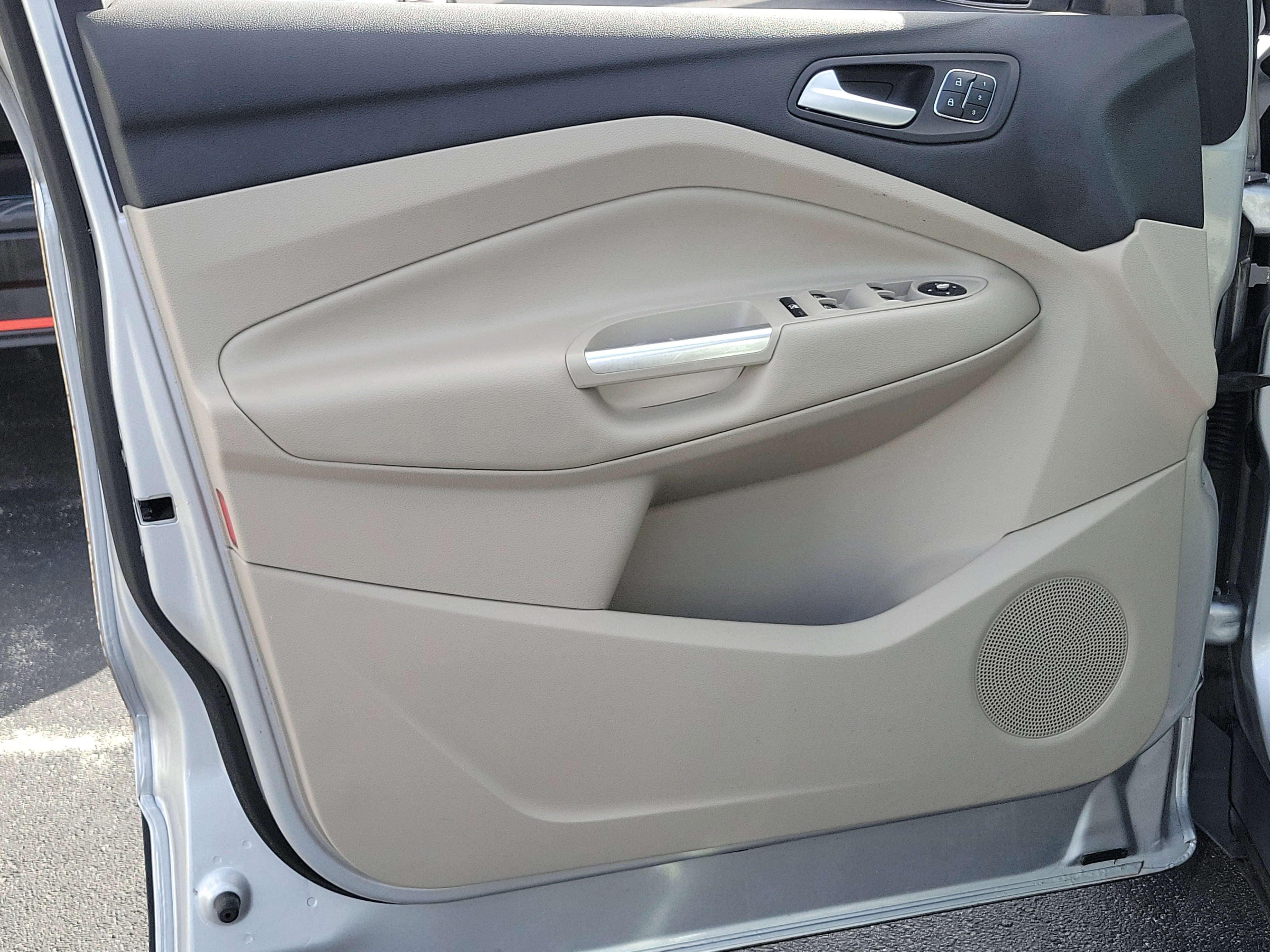 Used 2015 Ford Escape Titanium image 23